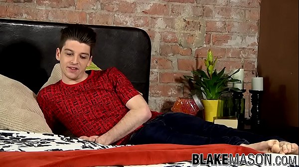 Cute twink rubs his cock and cums solo 