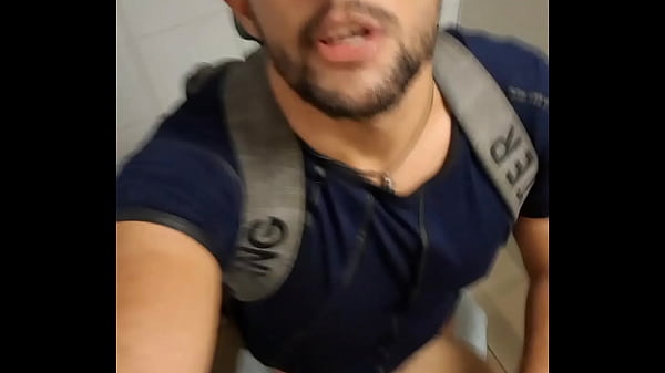 Homossexuais Fome De Galo Fazem Sexo Anal Em Banheiro P&uacute;blico thumbnail