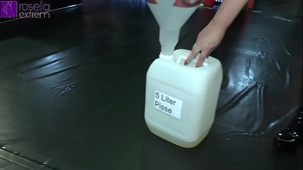 10 liters, women_and men piss, for 2 piss sluts!Part 1