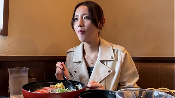 Play MP4 - パート１【元カノと一夜限りの濃密不倫！卑猥に成熟した人妻ボディに口内射精&2連続中出し！！】お互い既婚者となった元カップルが久々の再会！