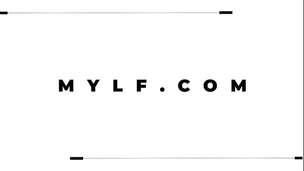 SisLovesMe - Seduced By My Hot StepSis_(Naiomi Mae)