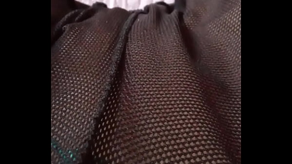 Flash pantaloncini a rete vedo non vedo sulla fica 