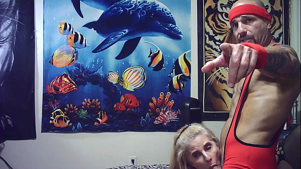 Nonton Intergender Match & She Sucks Dick thumbnail