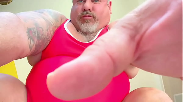 Play MP4 - Giant grandpa wrestling coach shoots a big load and shows his gorgeous asshole up close