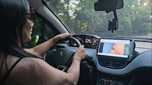 Dirigindo assistindo filme porno 