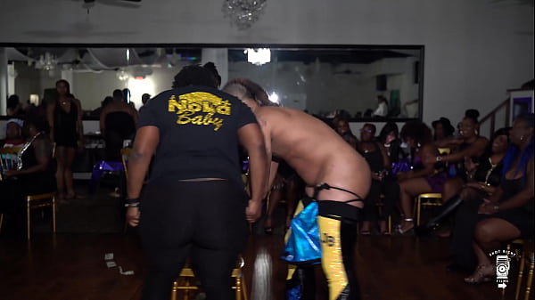 Play MP4 - X Men Get Naked for Milfs Part 1