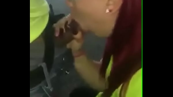 Funcionária mamando ochefe no trabalho até_sair leite