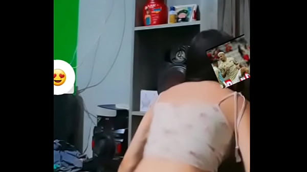 Branquinha dan&ccedil;ando 