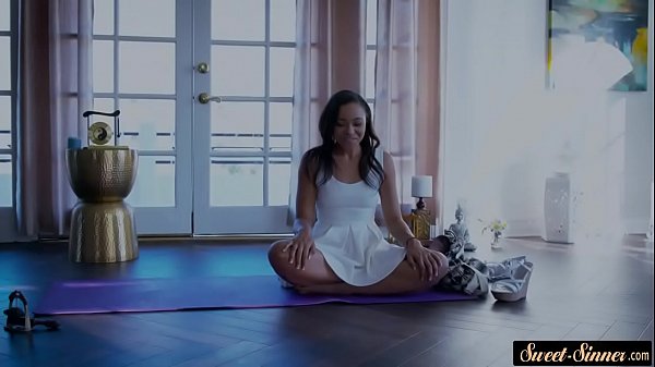 Bustymilf fucked on_the massage table