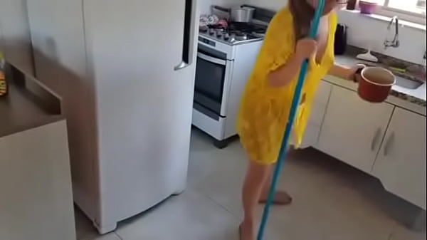 Play MP4 - بعمل روتين يومى من غير ملابس داخليه