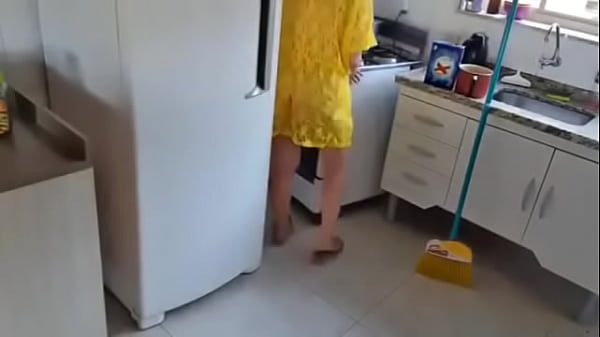 بعمل روتين يومى من_غير ملابس داخليه