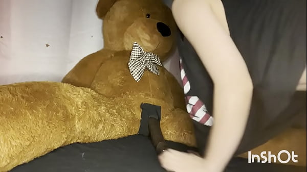 Nonton Rossmexicanaof Rica Masturbada Con Oso Goloso Y Su Verga Grande thumbnail