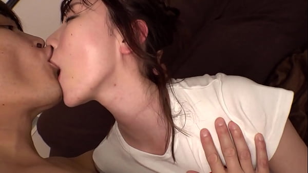 Play MP4 - パート2【アイドル級CAが2人まとめて筆おろし】彼氏の前でおもてなしのプロ魂を見せつけるネットリじゅぽフェラ