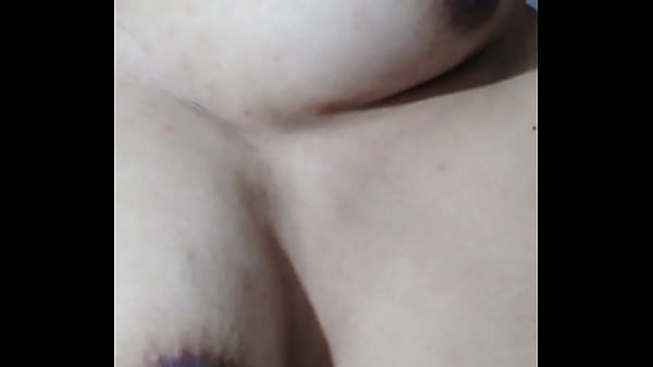 Me_gusta jugar con_mis pezones