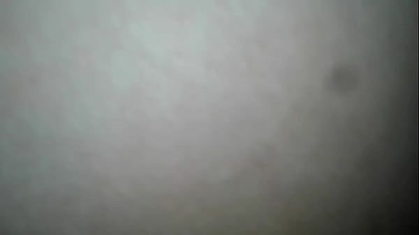 La grab&oacute; mientras cocina 