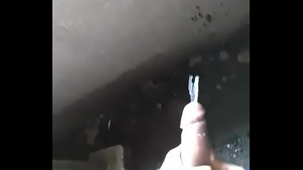 Play MP4 - Chavo pene grande saca leche