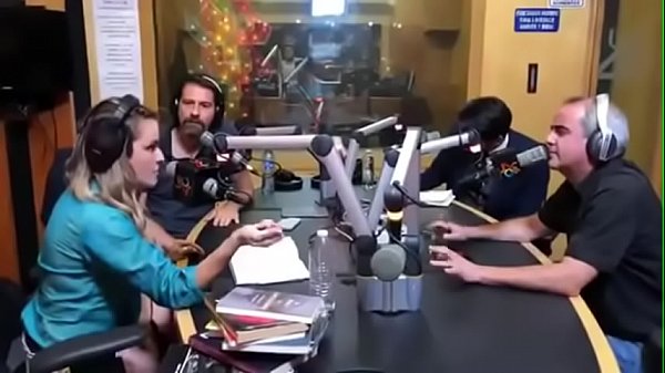gloria alvarez strapon dando azurdos