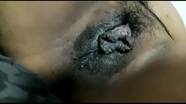 MI_NOVIA DE_LABIOS_GRUESOS_SE TOCA_HASTA QUE SE VIENE Y DEJA SU VAGUINA PALPITANDO