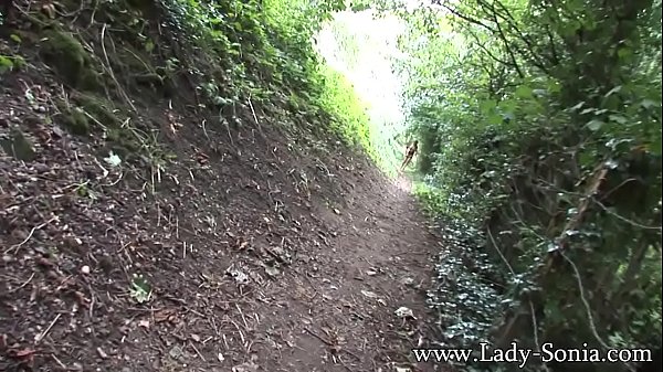 Lady Sonia_Walk In The Country With An English Lady