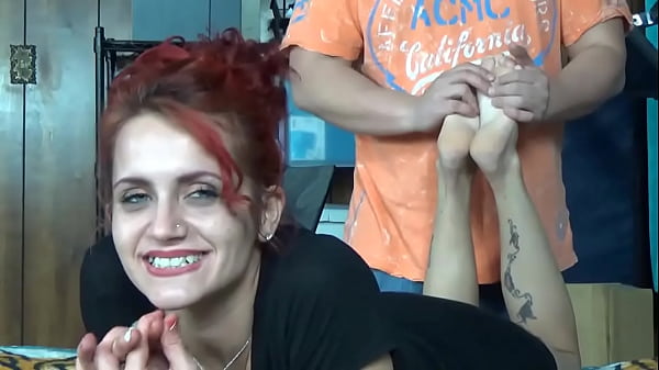 Nonton Tyler's A Big Fan Of Women's Feet And He Loves To "lick N' Sniff". Is There Something Wrong With Him? thumbnail