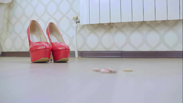 Nonton Crush Foundation And Eye Shadow With Red High Heels thumbnail