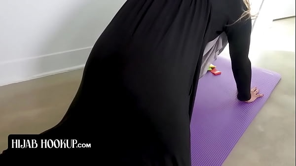 Play MP4 - Hijab Hookup - Slender Muslim Girl In Hijab Surprises Instructor As She Strips Of Her Clothes