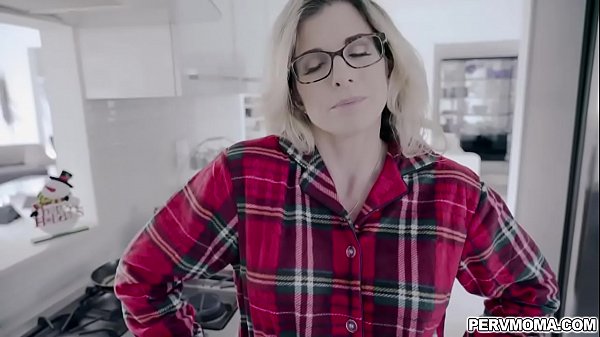 Stepson_kissing his hot stepmomsmilf clit in the kitchen