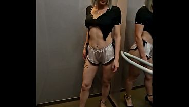 Risky cumshot in my mouth in the hotel elevator