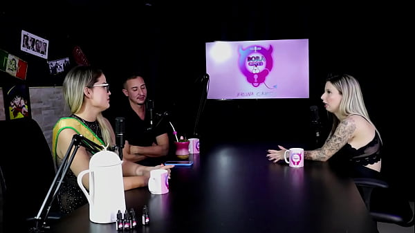 Gosta de fazer porn&ocirc; expl&iacute;cito e seu fetiche mais estranho foi gravar o barulho de seu est&ocirc;mago baby fire sheer red 