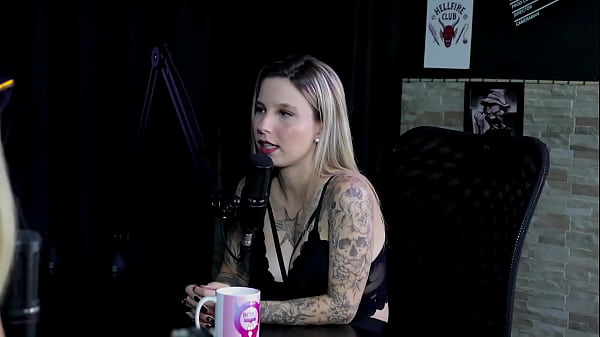 Gosta de fazer pornô explícito e_seu fetiche maisestranho foi gravar o barulho de seu estômago_Baby Fire SHEER_RED