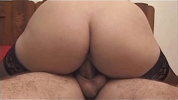 Italian amateur couple in mask fucks and filmed 