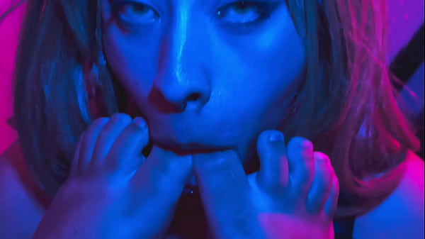 Nonton These Girls Are Experts In Worshipping Feet thumbnail