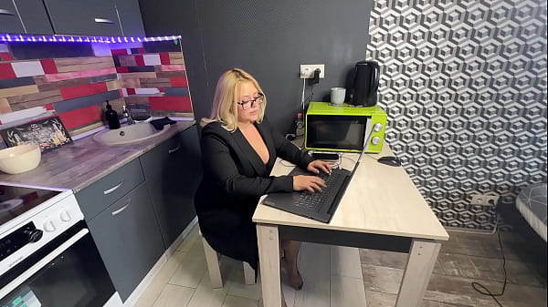 Nonton Passionate Milf Nymphomaniac Fucks And Swallows My Cock Completely. thumbnail