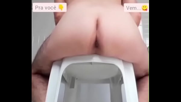 Exibindo o meu cuzinho.