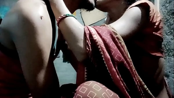 Play MP4 - Sexy kissing