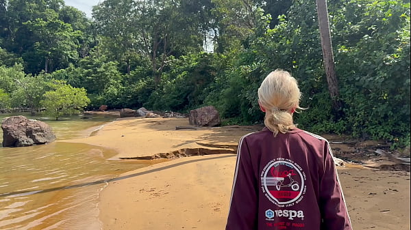 Accidental homemade sex in public beach handjob and outdoor cumshot 