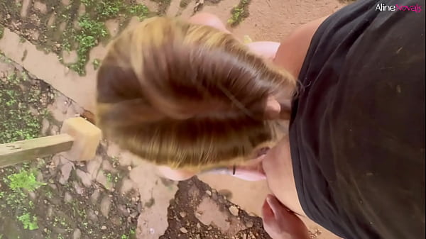 Ele fodeu com a empregada dentro do galinheiro e mete o pau na boca dela aline novak 