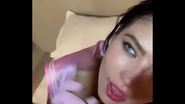 Blue eyesLatina_loves having cock in hermouth