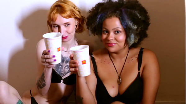 Nonton Eating Hamburguer And Burping thumbnail