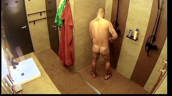 VV5_Gergõ in the Shower