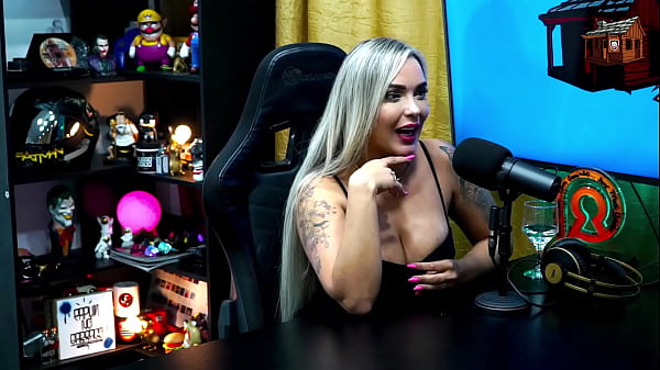 Ruan se Impressiona com a Espanhola Kiara Blay, ela tirou os seios pra fora, ele babou! - Podcast P&aacute;pum no Barraco! Completo no Sheer/RED 