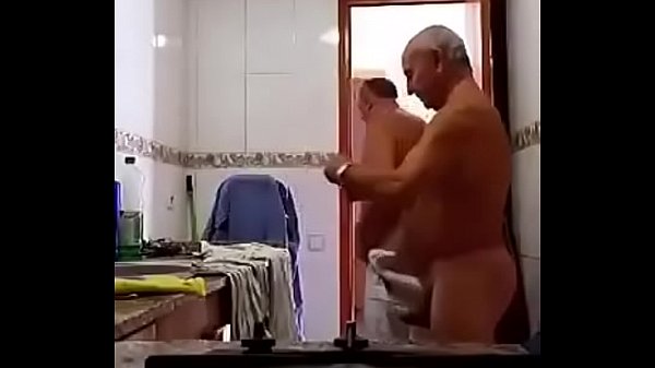 Play MP4 - Coroa socando no cu do macho