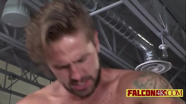 Muscular dude has a tight piece of ass for drilling