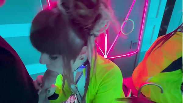 Nonton Public Sloppy Deepthroat In A Rave Bathroom thumbnail