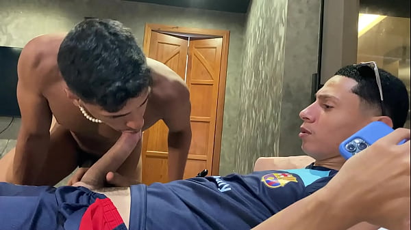 Play MP4 - Batendo uma enquanto o safado me espiona&excl;