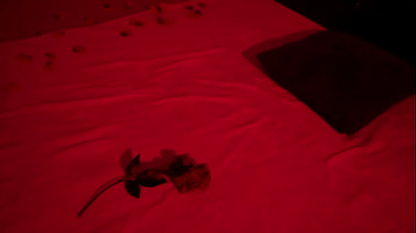 Nonton Macho Do Pauz&atilde;o Pingando Vela No Corpo Da Novinha Gostosa E Masturbando A Bucetinha Dela At&eacute; Ela Gozar! thumbnail