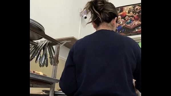 Culona sabrosa tragandose su ropa 