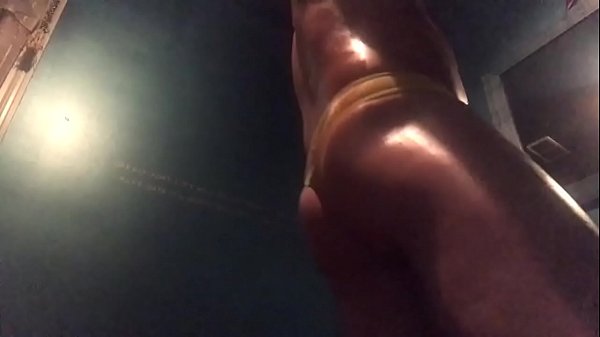 Play MP4 - Oiled up striptease