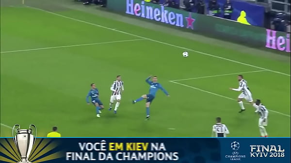 CR7 enfiando com gosto no Buffon 