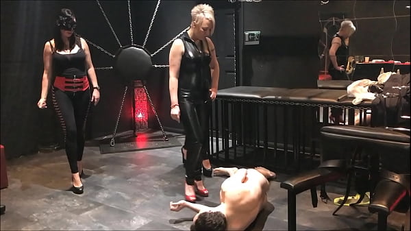 4 Mistresses_Arabella Electra Islya_and Noir_kick Andrea Dipre in the balls